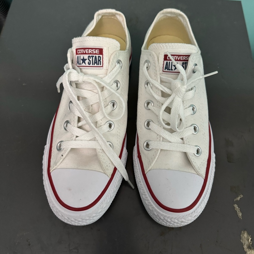 White converse -size 6 (W)